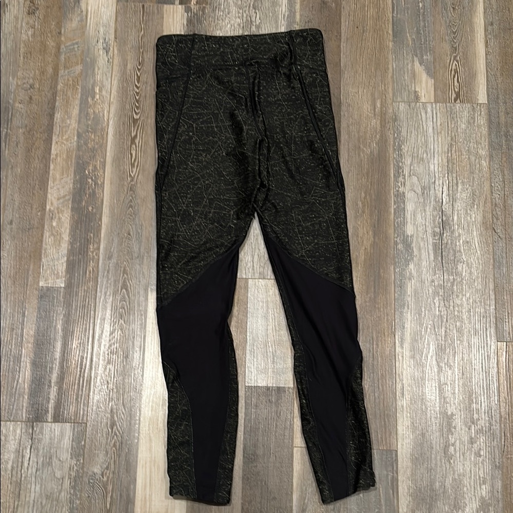Under Armour Black Leggings with Pattern Size Medium - Picture 2 of 4